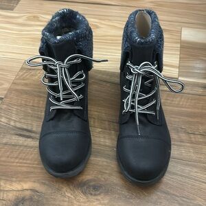 Blue winter boots- size 8.5